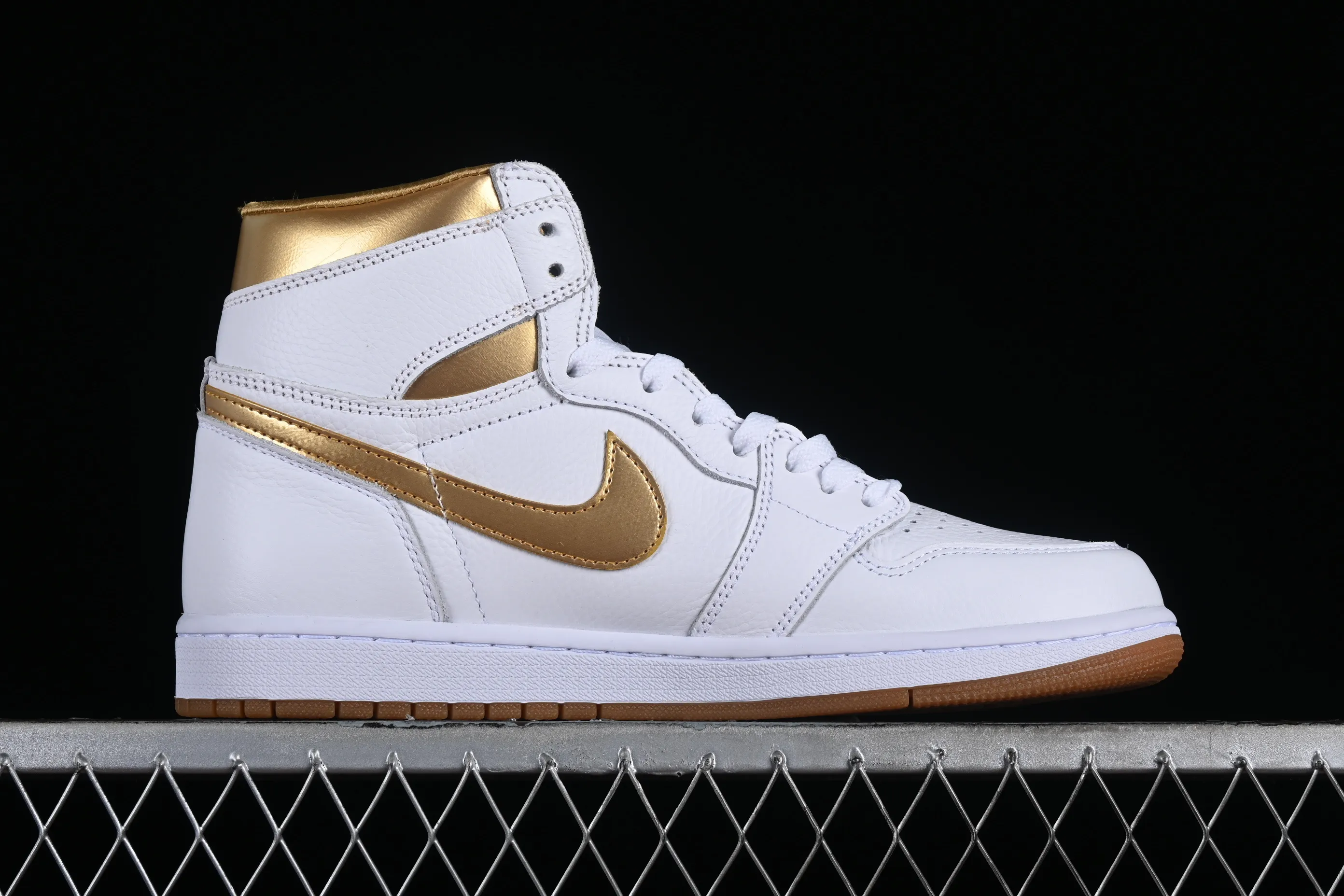 All categories Air Jordan Jordan series basketball shoes Air Jordan 1 High Air Jordan 1 High OG "Metallic Gold" AJ1 Joe 1 luxury platinum high-top basketball shoes FD2596-107